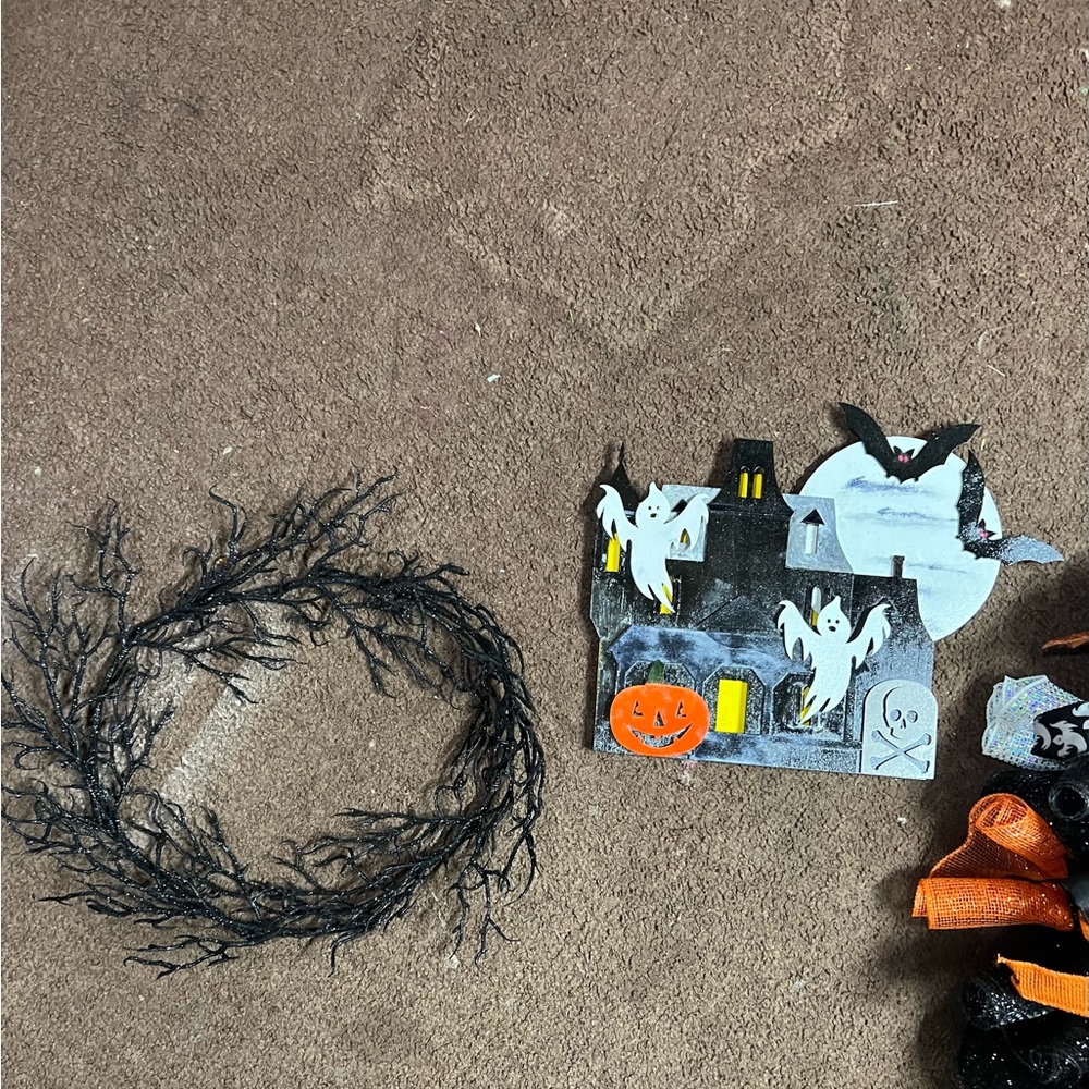 Haunted House Wreath - Picture 5 of 5